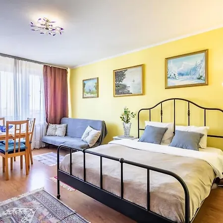Convenient Apartment *